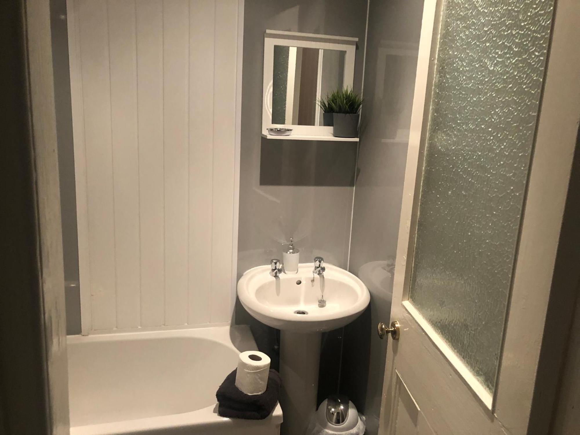 Captivating 2-Bed Apartment In Isle Of Bute Rothesay Eksteriør bilde